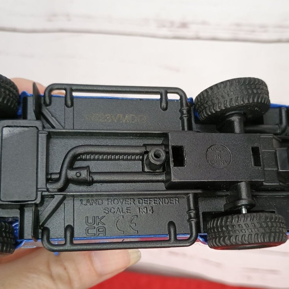 Breyer Farms Diecast Land Rover Defender Toy Car 1:32 Scale Model Blue & Silver - Picture 5 of 7